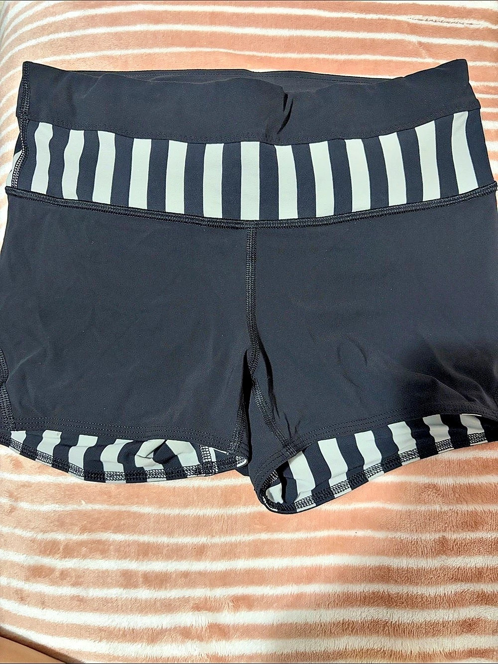 lululemon Choose a Side Short *Reversible 3" Black & Grey